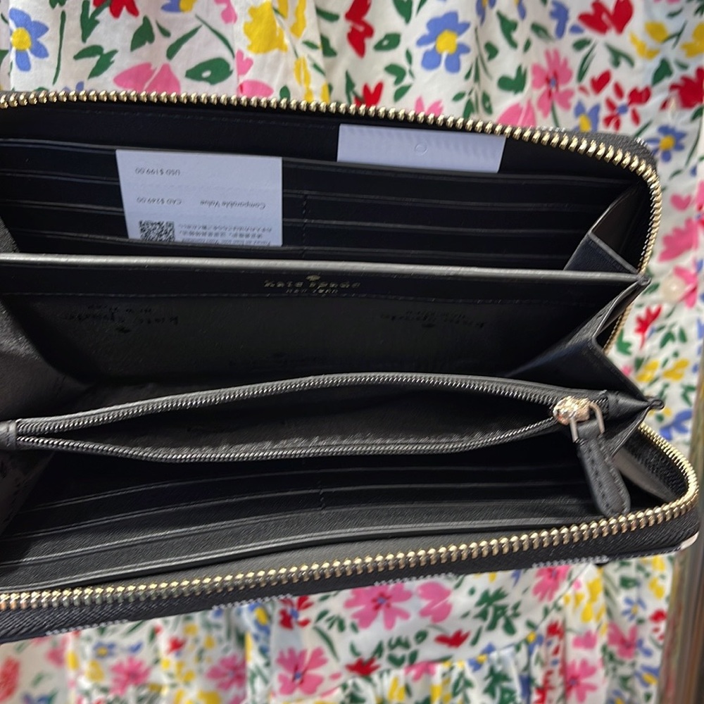 Kate Spade Chelsea Textured Gingham Print Nylon Large Continental Wallet
NWT - Picture 6 of 16